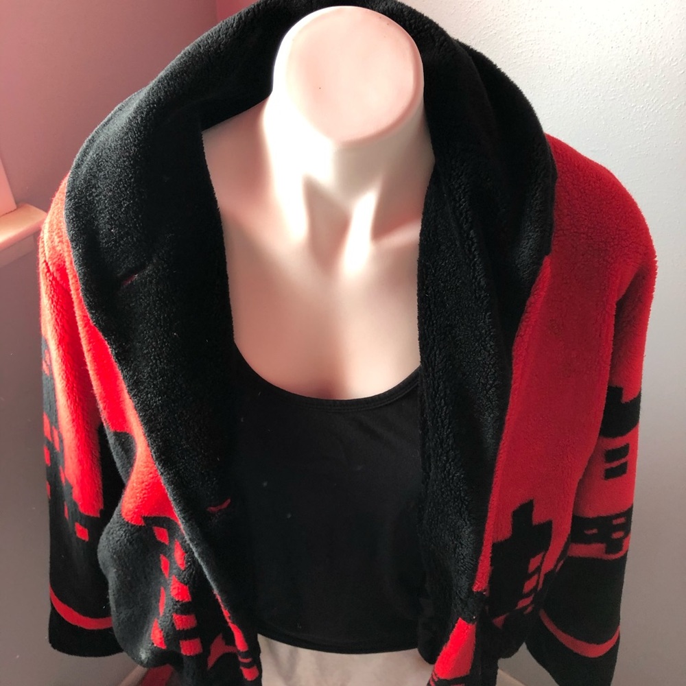 Nordic lights small black and red fuzzy coat - Picture 5 of 6